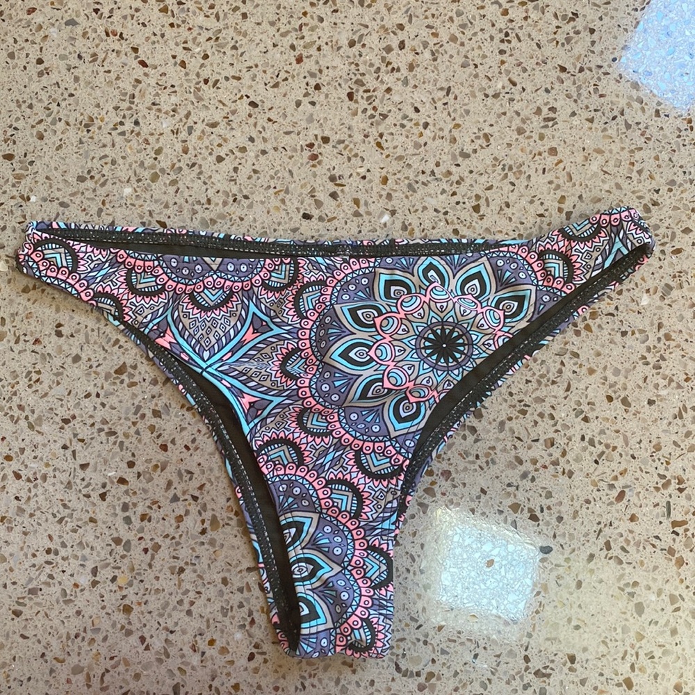 NWOT Cheeky Bikini Bottoms